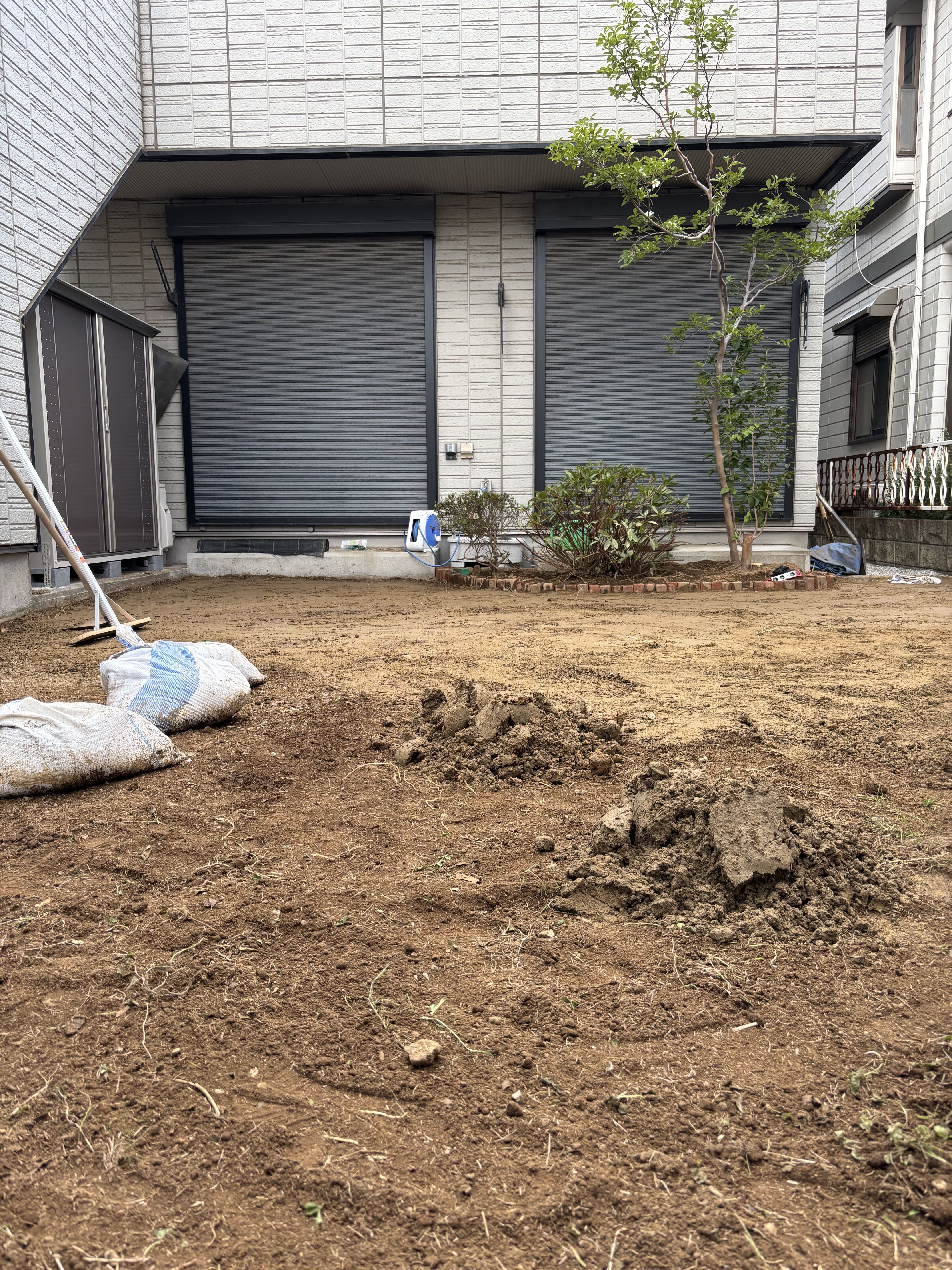 人工芝　施工前の画像